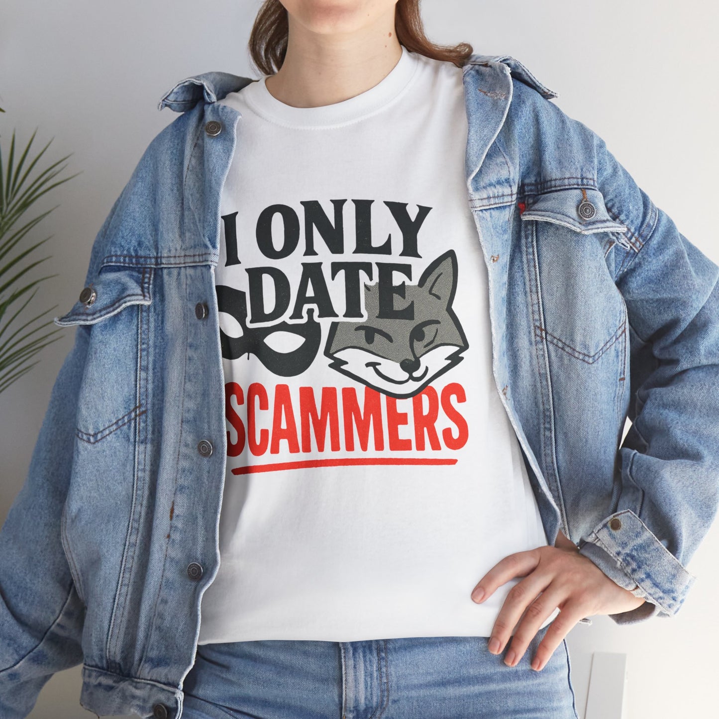 T-Shirt — I Only Date Scammers Graphic Tee (Funny Cat Mask Design)