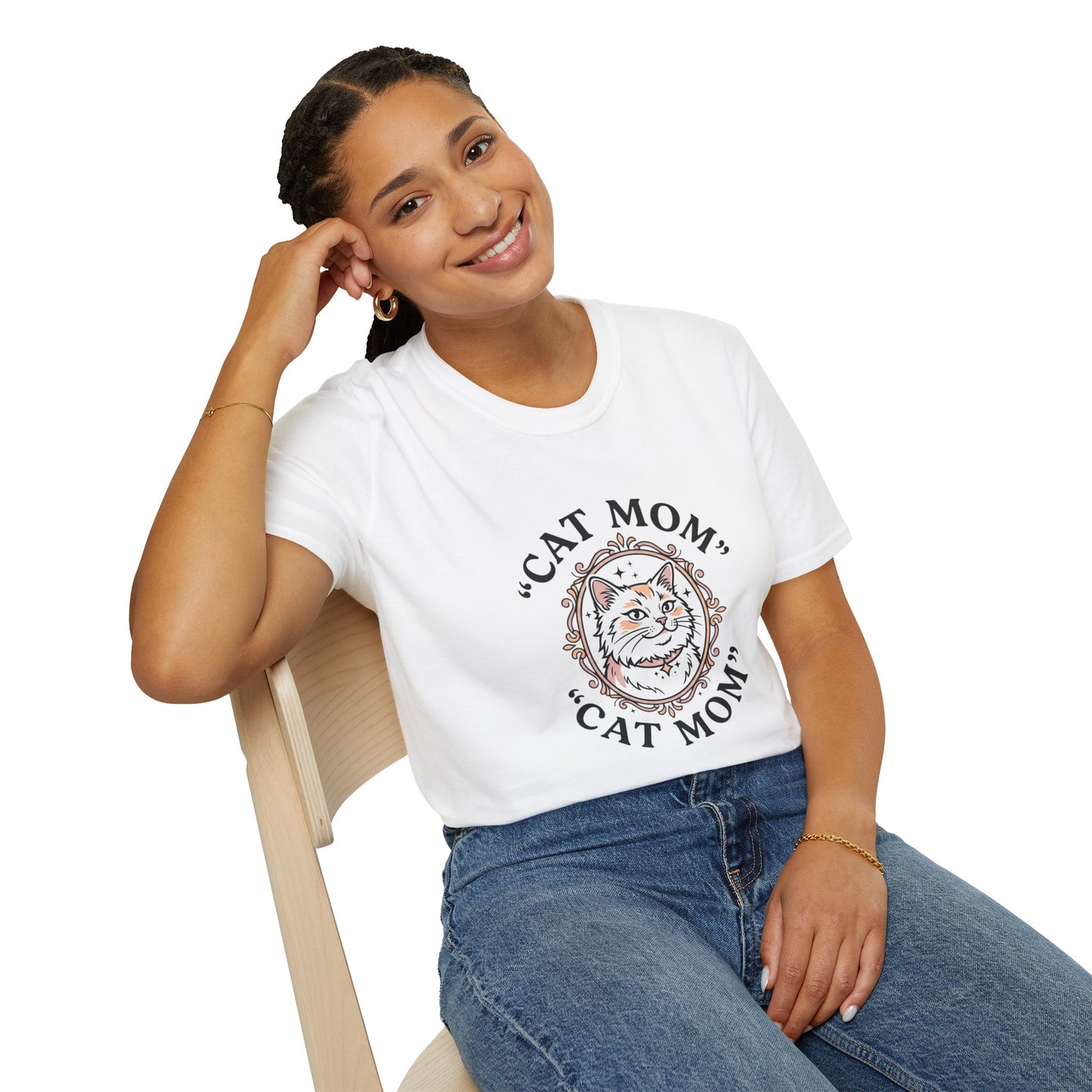 Cat Mom T-Shirt — Cute Vintage Cat Portrait Tee for Cat Lovers