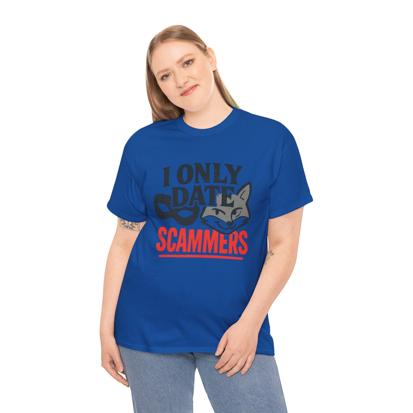 T-Shirt — I Only Date Scammers Graphic Tee (Funny Cat Mask Design)