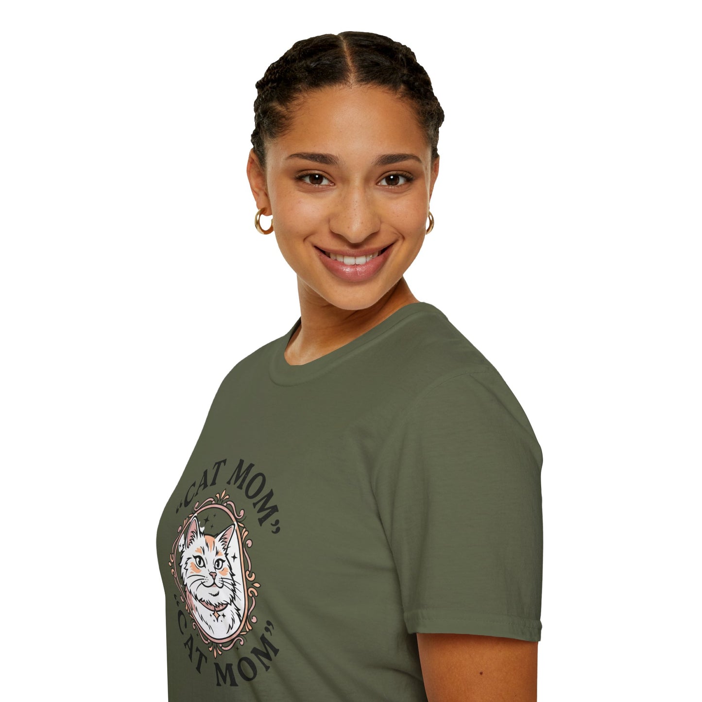 Cat Mom T-Shirt — Cute Vintage Cat Portrait Tee for Cat Lovers