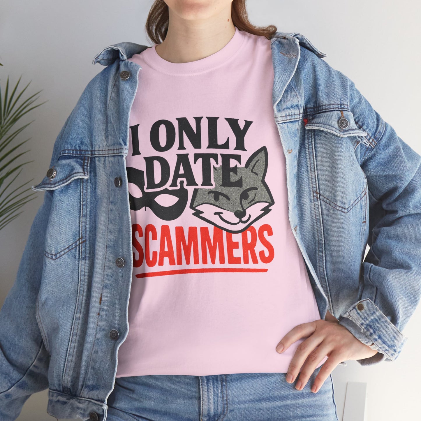 T-Shirt — I Only Date Scammers Graphic Tee (Funny Cat Mask Design)