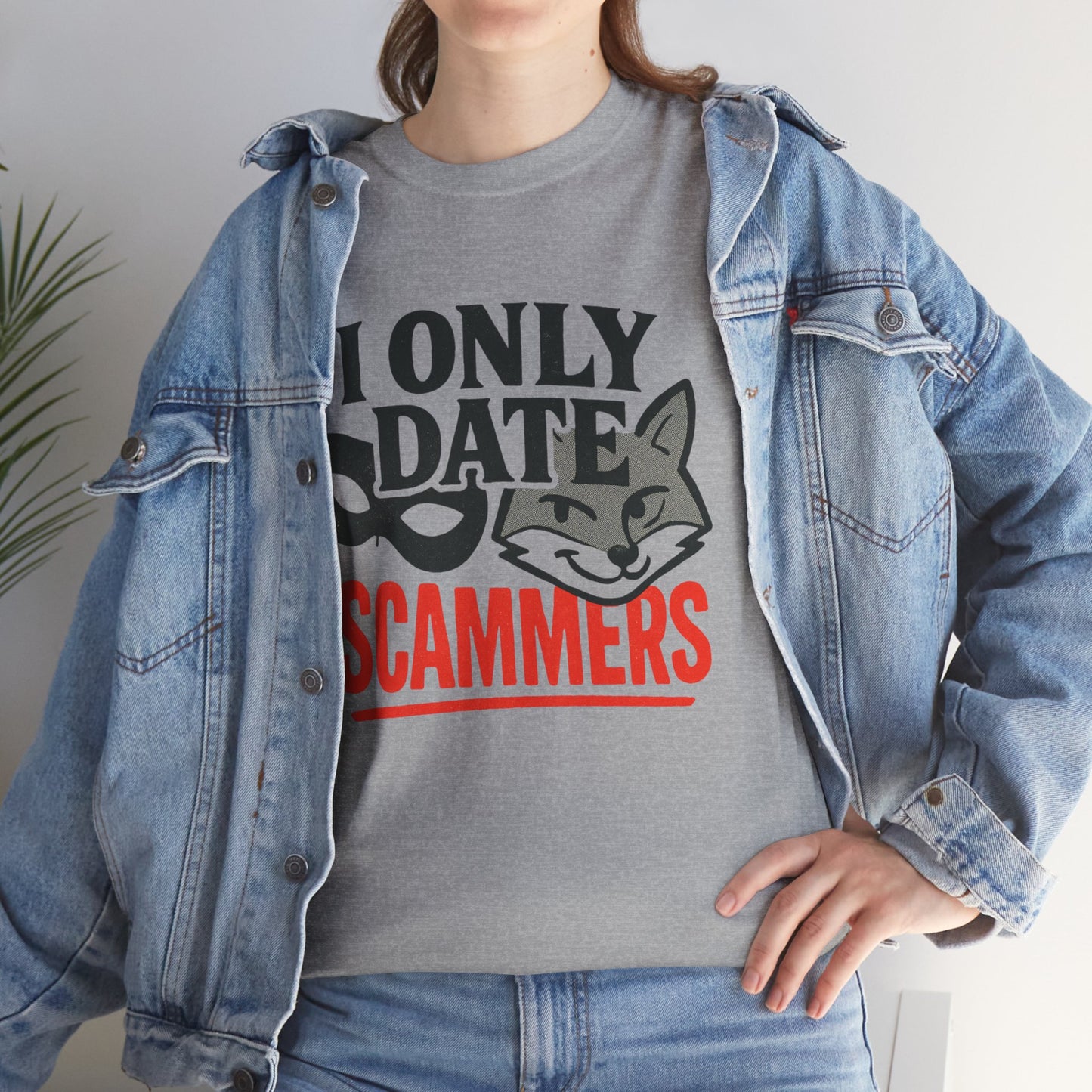 T-Shirt — I Only Date Scammers Graphic Tee (Funny Cat Mask Design)